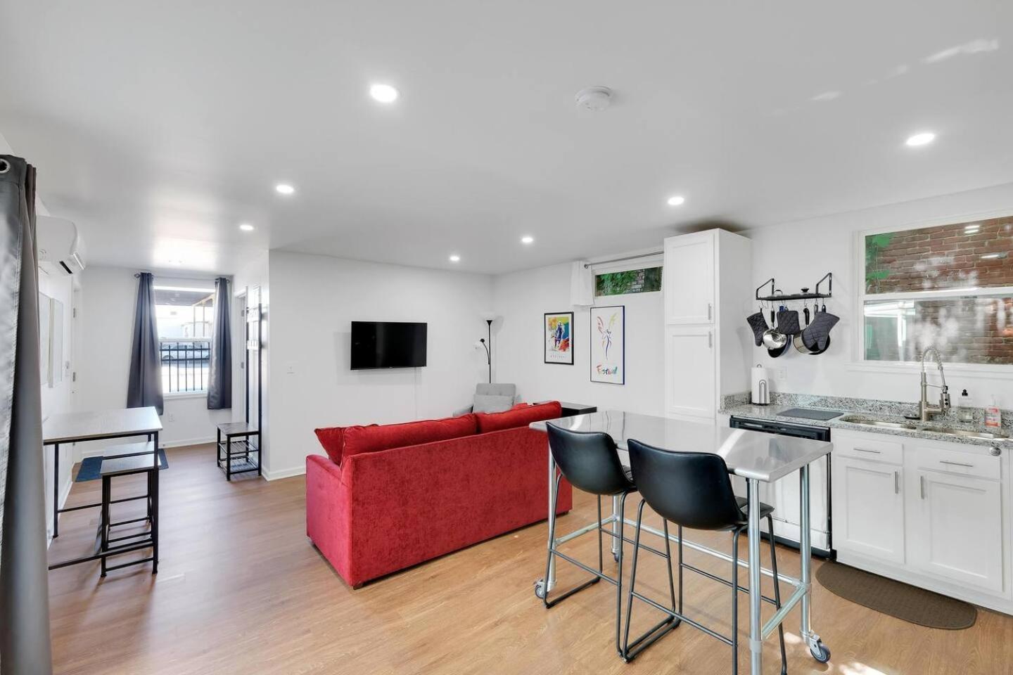 Apartment Unique Retreat Two 1br Shipping Container Units Louisville