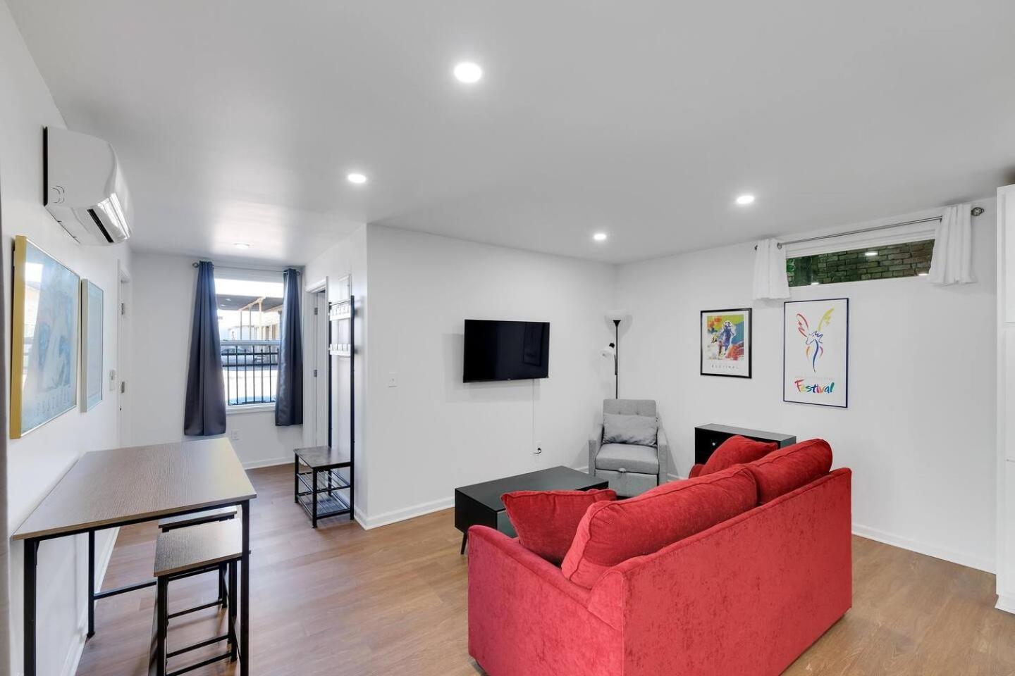 Apartment Unique Retreat Two 1br Shipping Container Units