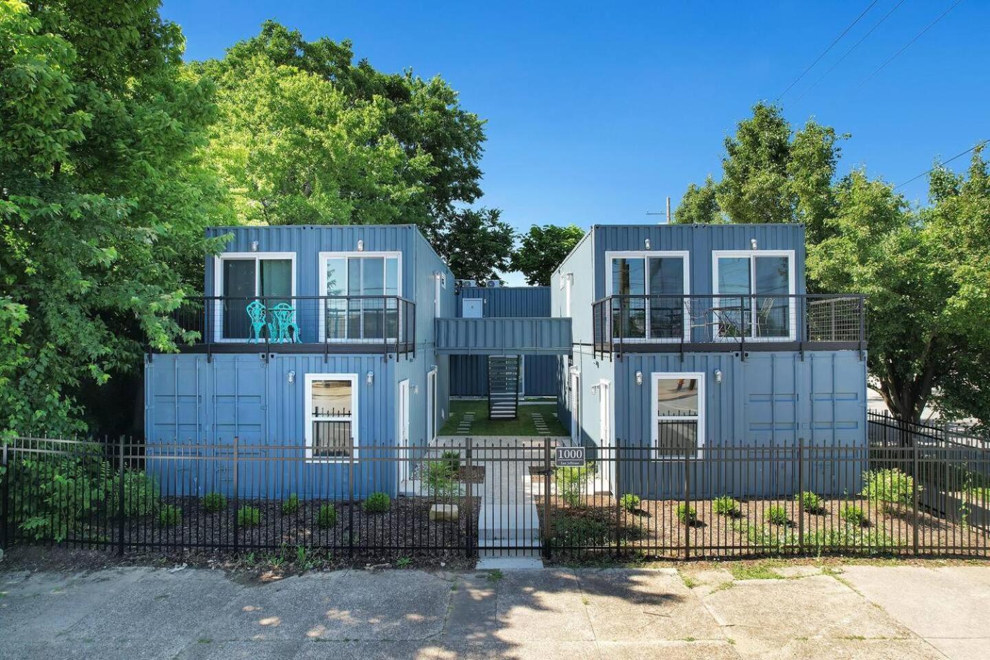 Apartment Unique Retreat Two 1br Shipping Container Units *